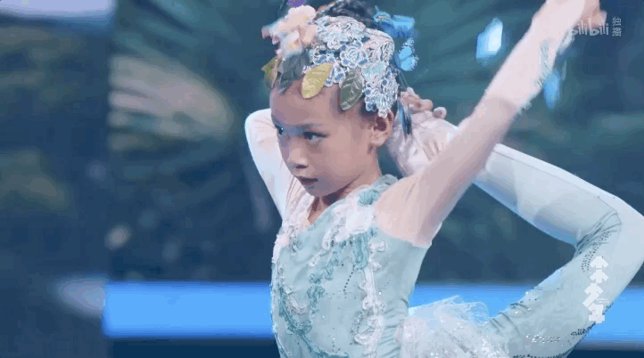 在猪肉铺里跳芭蕾、被23亿人热议的山村女孩登上了央视舞台